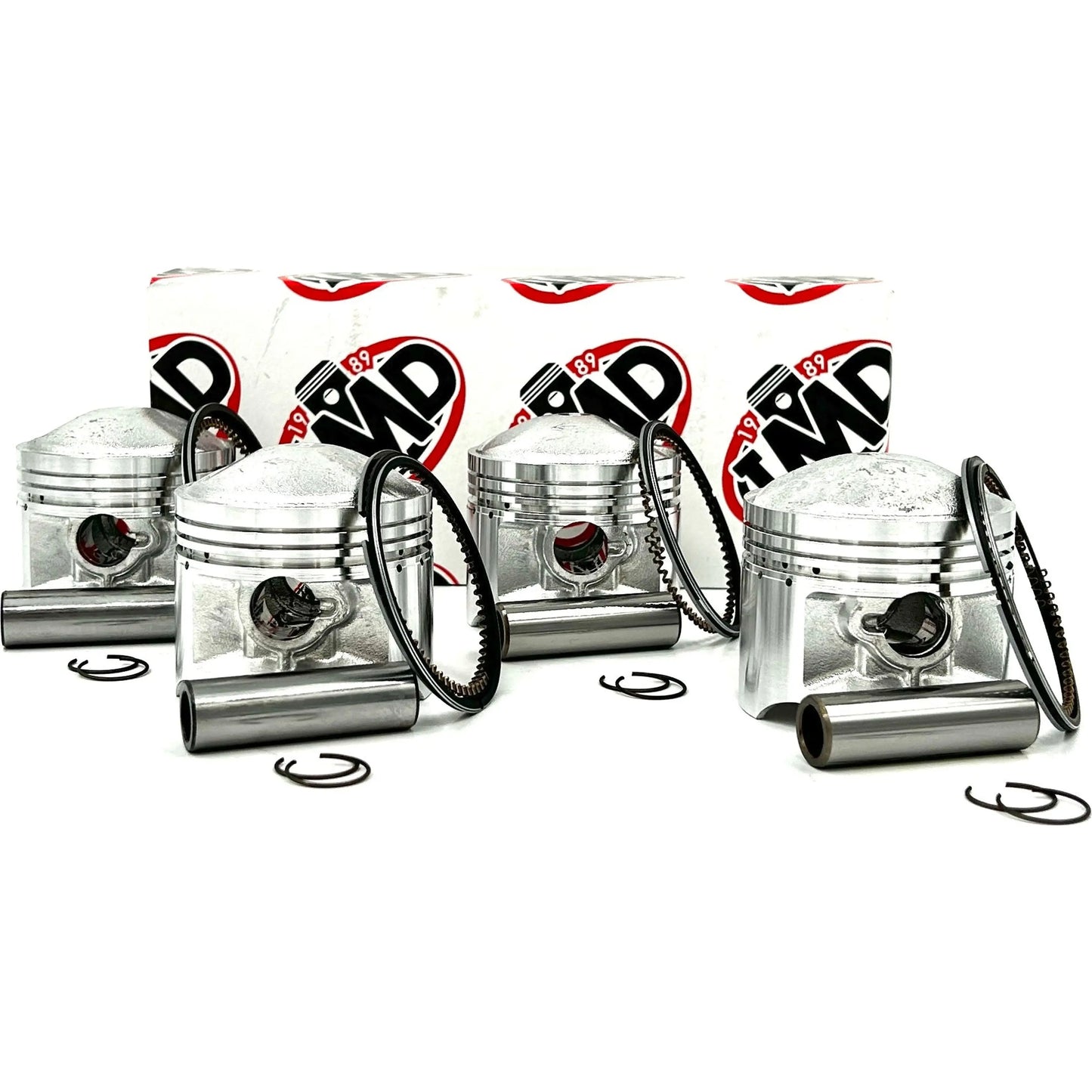 Four piston kits for SUZUKI GS750 (8V) motorcycle, including piston rings and pins, displayed against a white background.